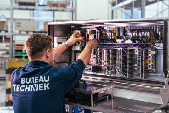 Pavlo_werkt_logo_kast